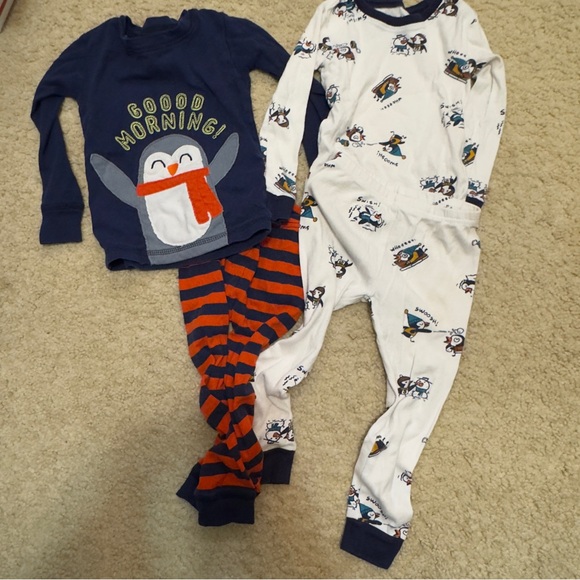 Other - 5/$20 2 Penguin Pajama Set 3T